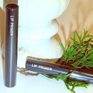 Lip primer nude color long lasting lip moister.